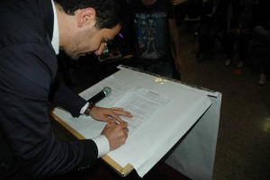 Marco Benedetti firma il patto civico con i mentanesi