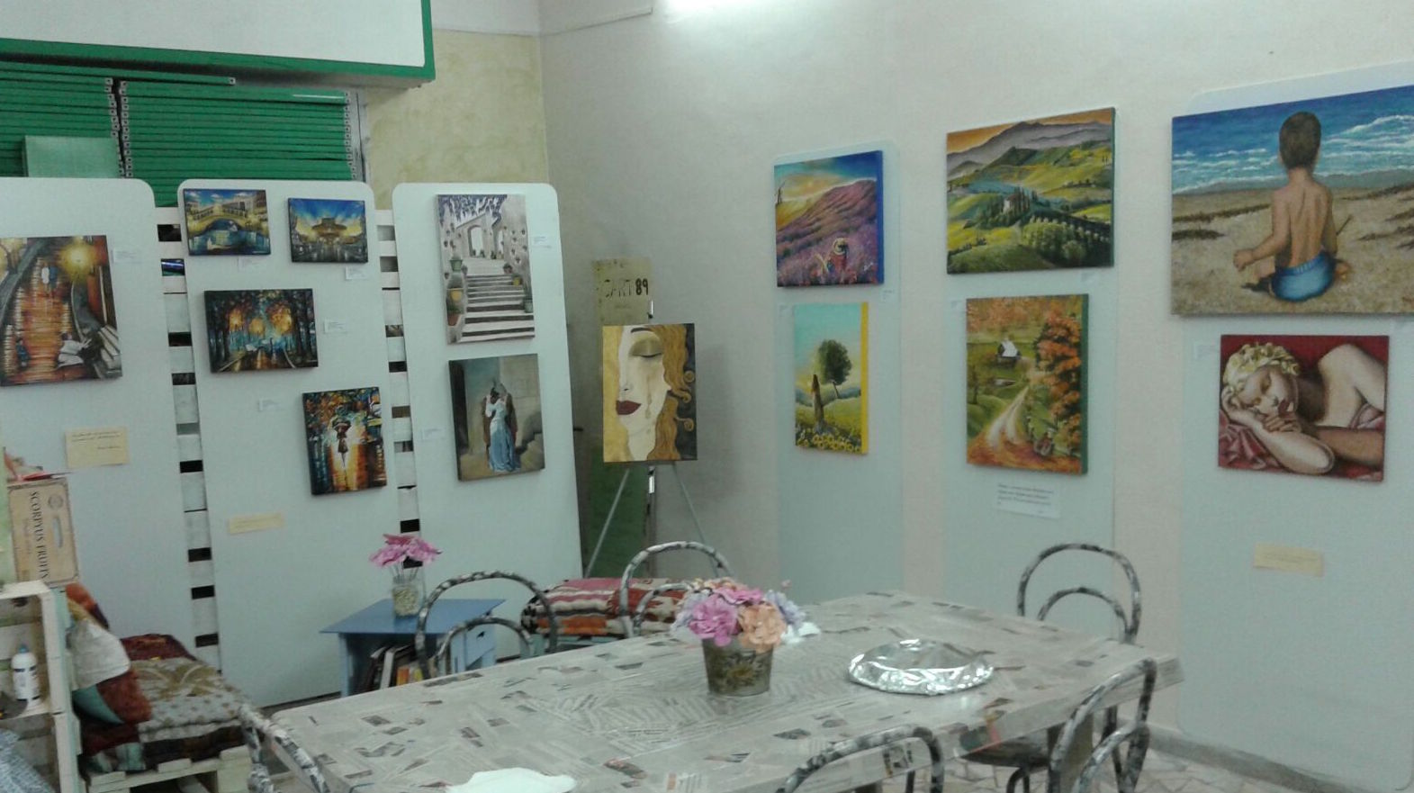 Villalba scopre le “Donne in arte”: mostra di pittura al femminile nei locali di Cart89