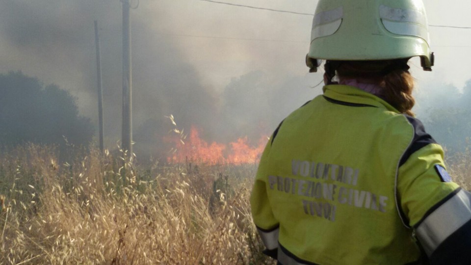 Bosco del Fauno e Carcibove in fiamme. Giornata di fuoco da Tivoli a Guidonia