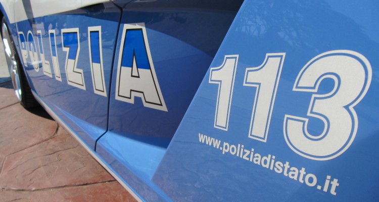 Guidonia, sequestrati 44 chili di cocaina nascosti tra motore e intercapedini di auto: in manette 45enne albanese