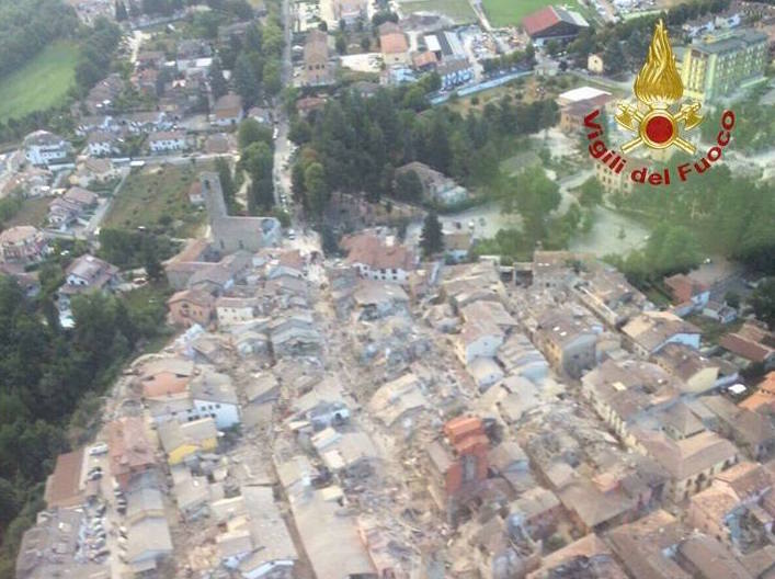 Terremoto, rimozione macerie nel centro storico Amatrice