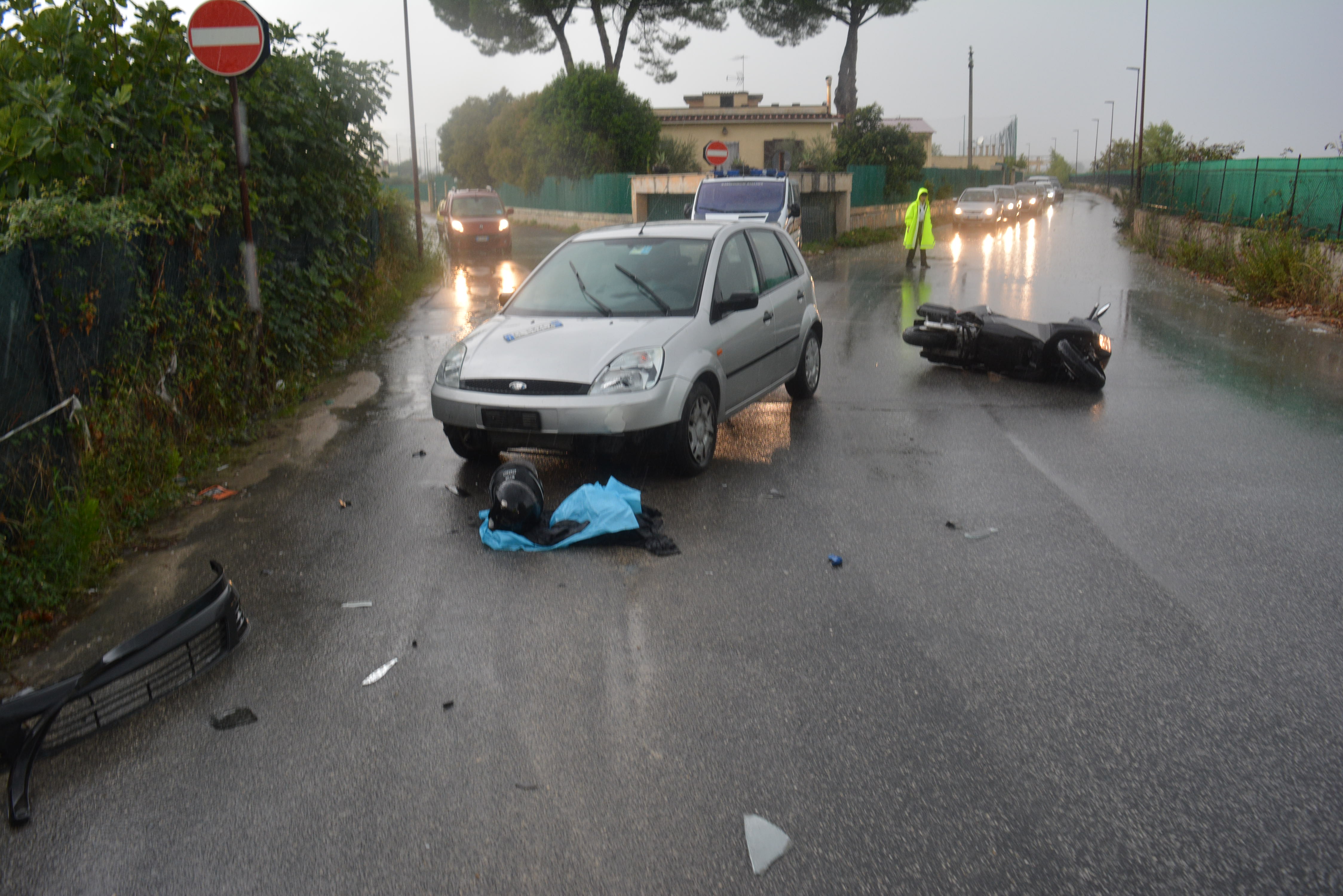Guidonia, muore dopo due mesi di ospedale scooterista 56enne ferito in scontro con auto su via Longarina
