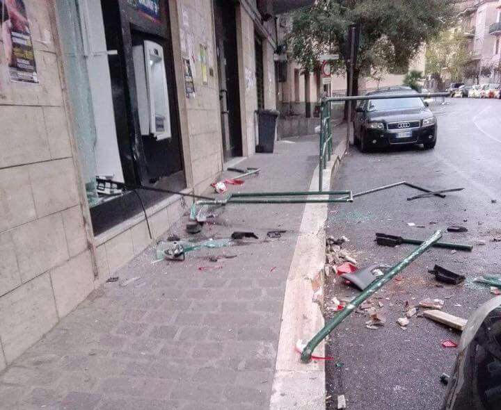 Marcellina, “spaccata” alla banca: in quattro sfondano la vetrata con auto ariete ma il colpo è stato sventato dall’arrivo dei carabinieri