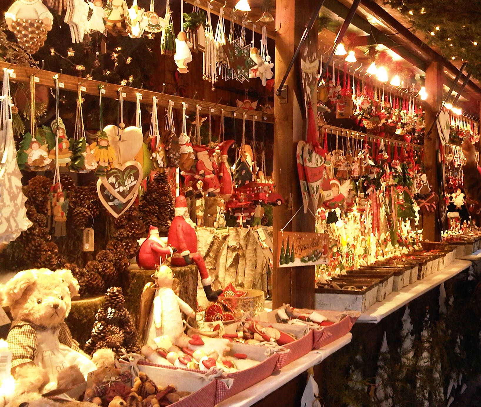 Tivoli, riflettori sui mercatini di Natale: bancarelle, elfi, musica