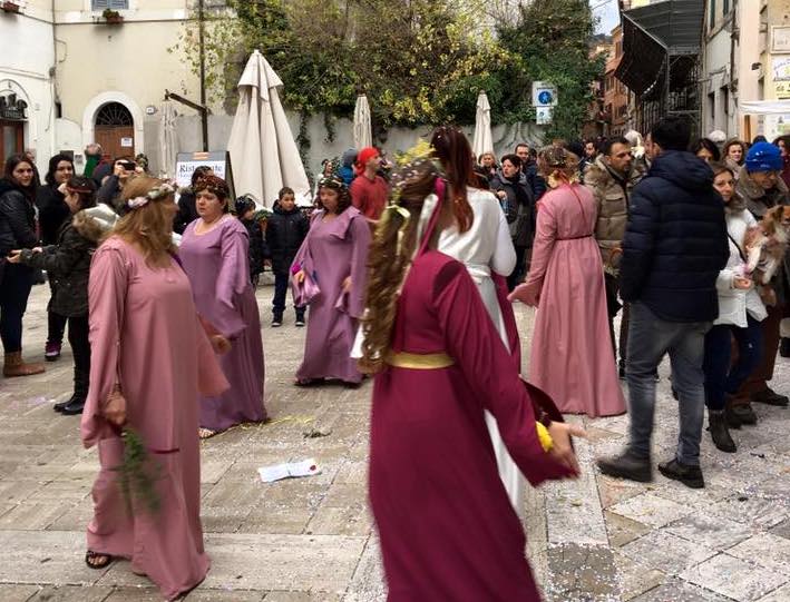 Tivoli, corteo storico martedì per aprire il Carnevale Tiburtino: sfilano banditore, podestà e dame