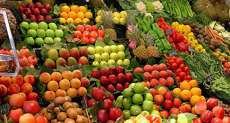 Mentana, stop a frutta e verdura sui marciapiedi: scatta l’ordinanza