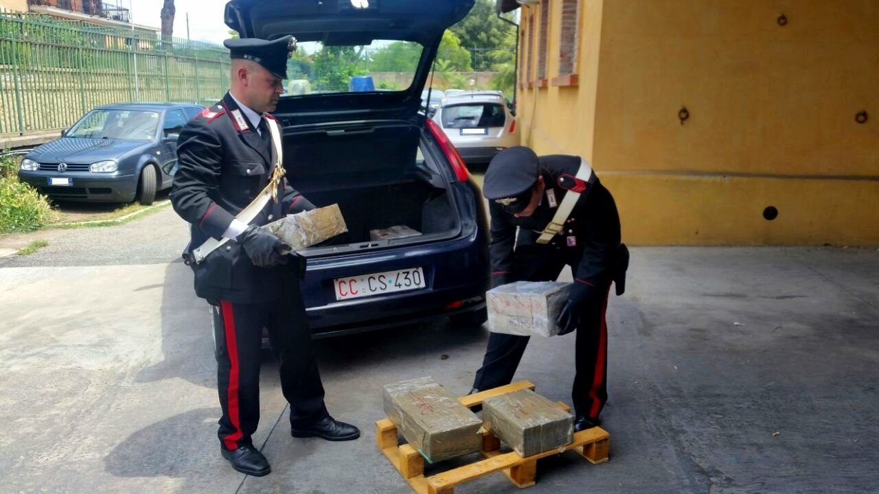 Tivoli, carabinieri sequestrano 106 chili di droga tra hashish, marijuana e cocaina. Tre in manette