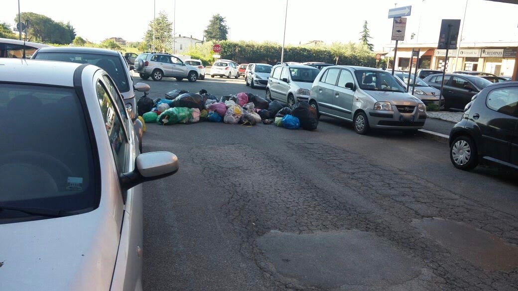 Guidonia, il Comune non paga l’azienda: scatta lo stop alla raccolta dei rifiuti