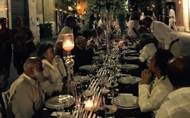 Tivoli da bere, la cena in bianco fa il pieno di ospiti e polemiche