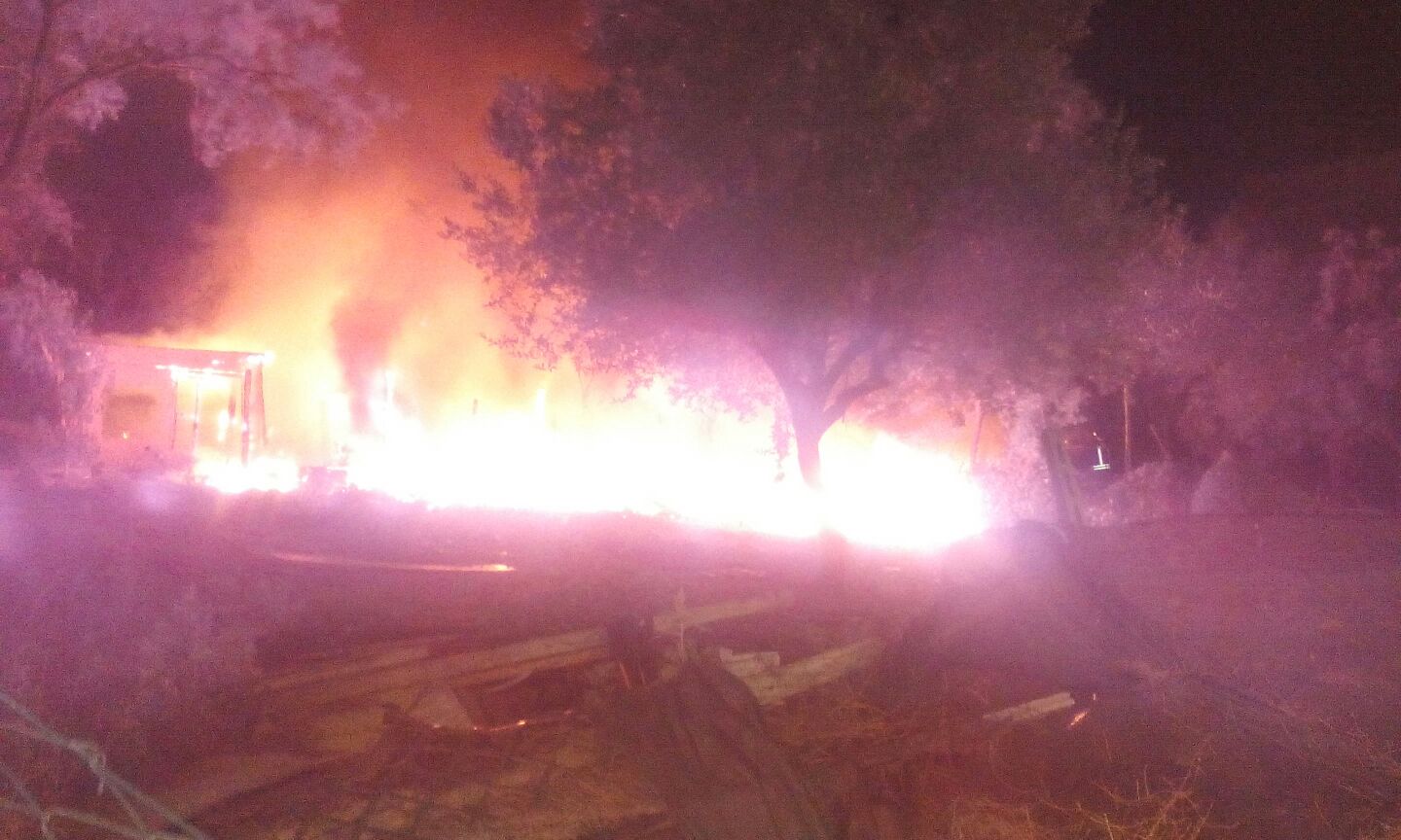 Guidonia, ancora fuoco all’Albuccione nell’ex campo nomadi abusivo