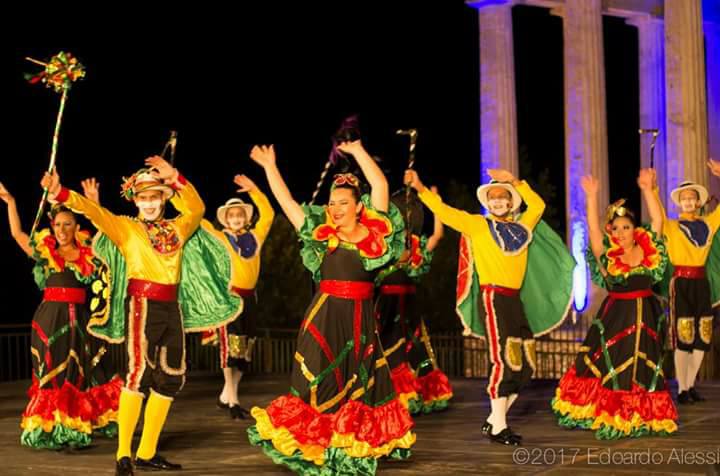 Musiche e danze popolari a Tivoli per la parata mondiale del folklore