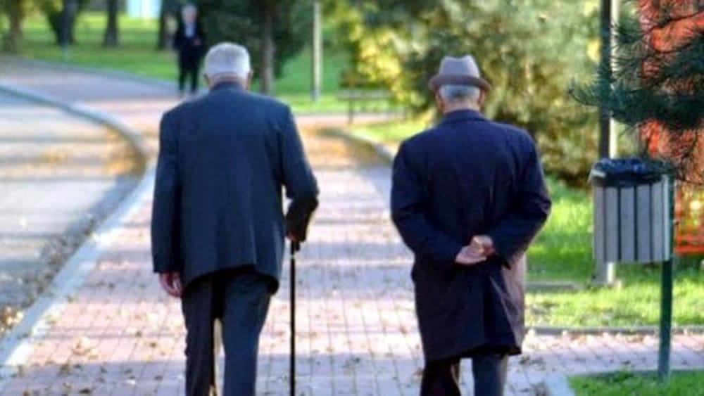 Anziani più poveri e con meno servizi: l’allarme