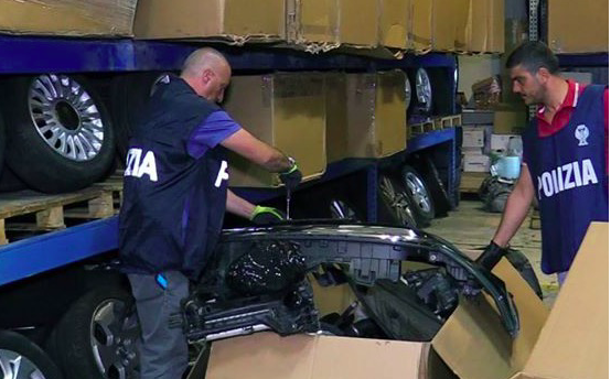 Maxi magazzino di pezzi di auto rubate scoperto a Guidonia. 46enne denunciato