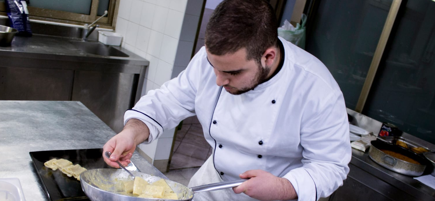Alessandro Moretti a 18 anni è già chef: il ragazzo di Villanova fa sognare con i suoi piatti