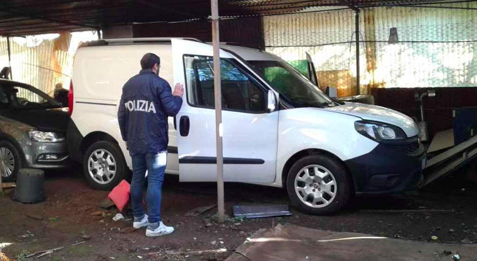 Guidonia, “cannibali” di auto rubate all’Albuccione. Scoperta officina abusiva: due arresti