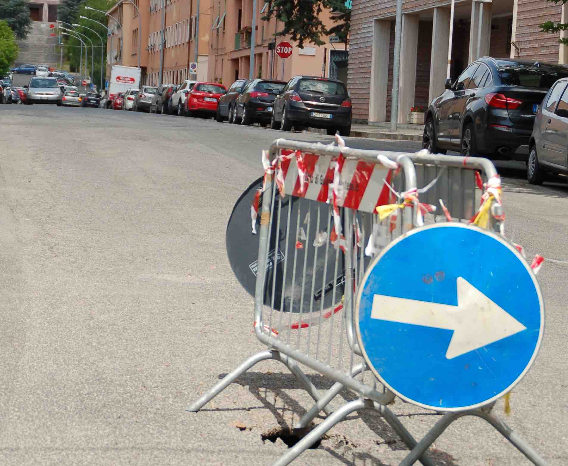 Guidonia, gara d’appalto per una buca dopo dieci giorni, Ammaturo: “E’ perverso”