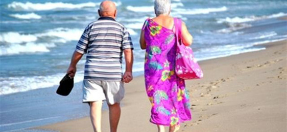 Guidonia, la Regione finanzia la colonia estiva per gli anziani: nonni al mare