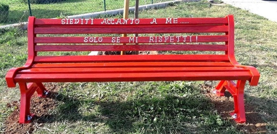 Marco Simone, panchina anti-violenza nelle grinfie dei vandali
