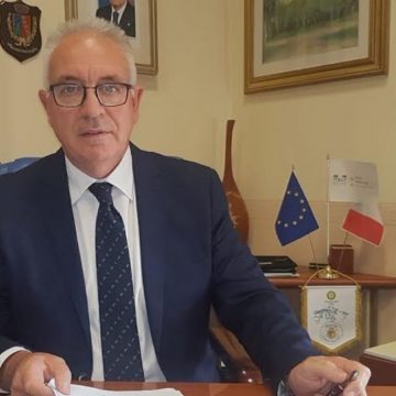Guidonia, svastiche in Comune: la condanna del sindaco