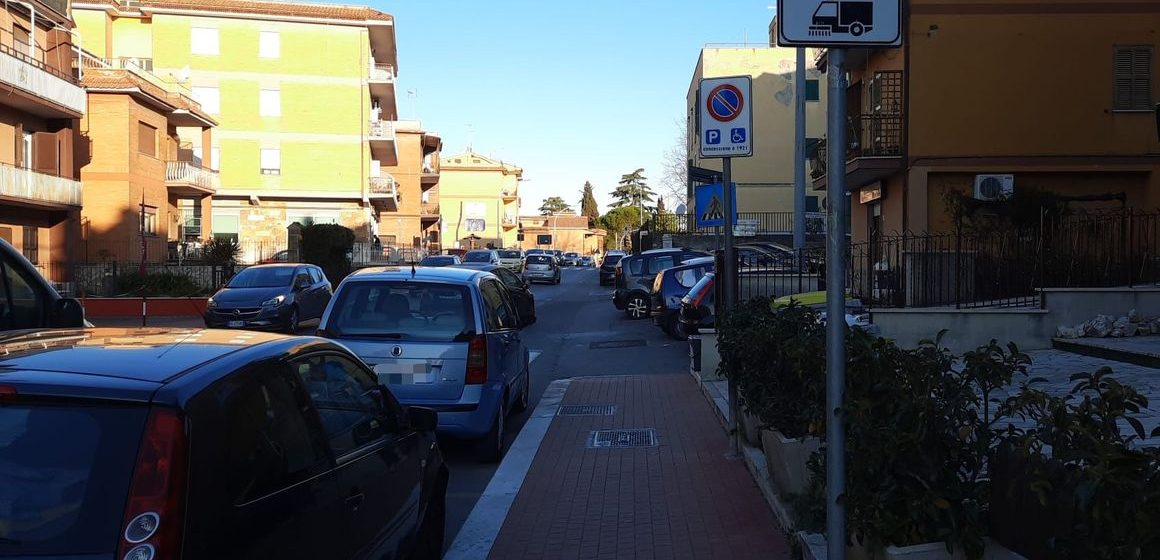 Parcheggi disabili, disagi in via Nomentana. La denuncia di una mamma